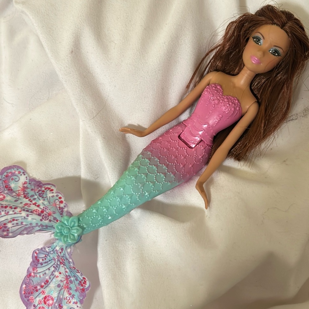 Brunette Mattel Barbie With Pink And Blue Tail